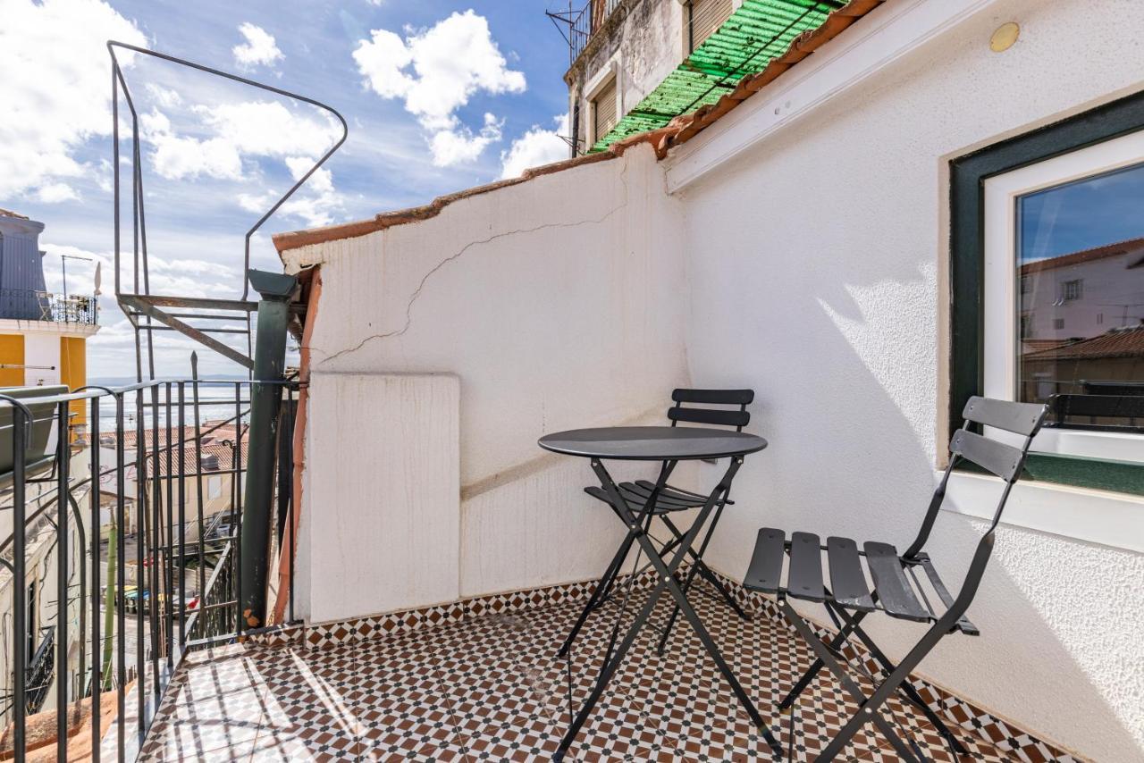 Alfama 2Bdr Duplex Apartment W/ Balcony By Lovelystay Lisbon Exterior photo